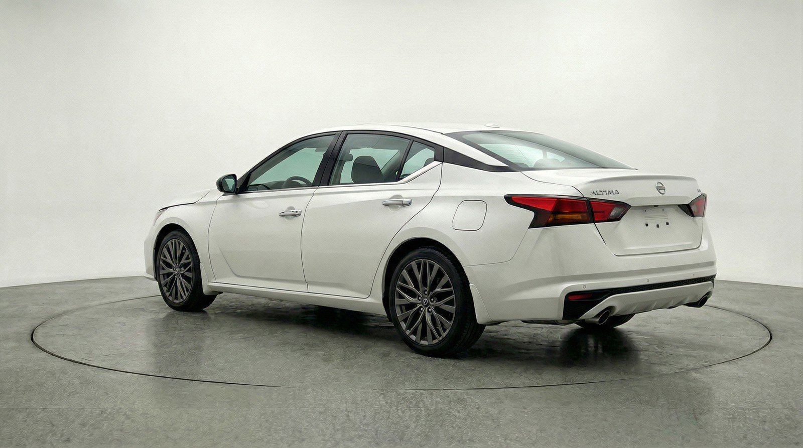 Used 2025 Nissan Altima 2.5 SV image 6