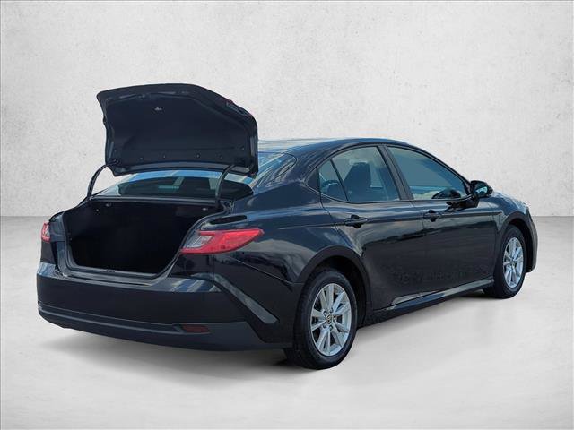 Used 2025 Toyota Camry LE FWD image 5