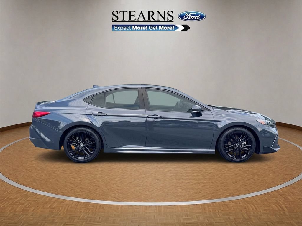 Used 2025 Toyota Camry SE w/ Convenience Package FWD image 4