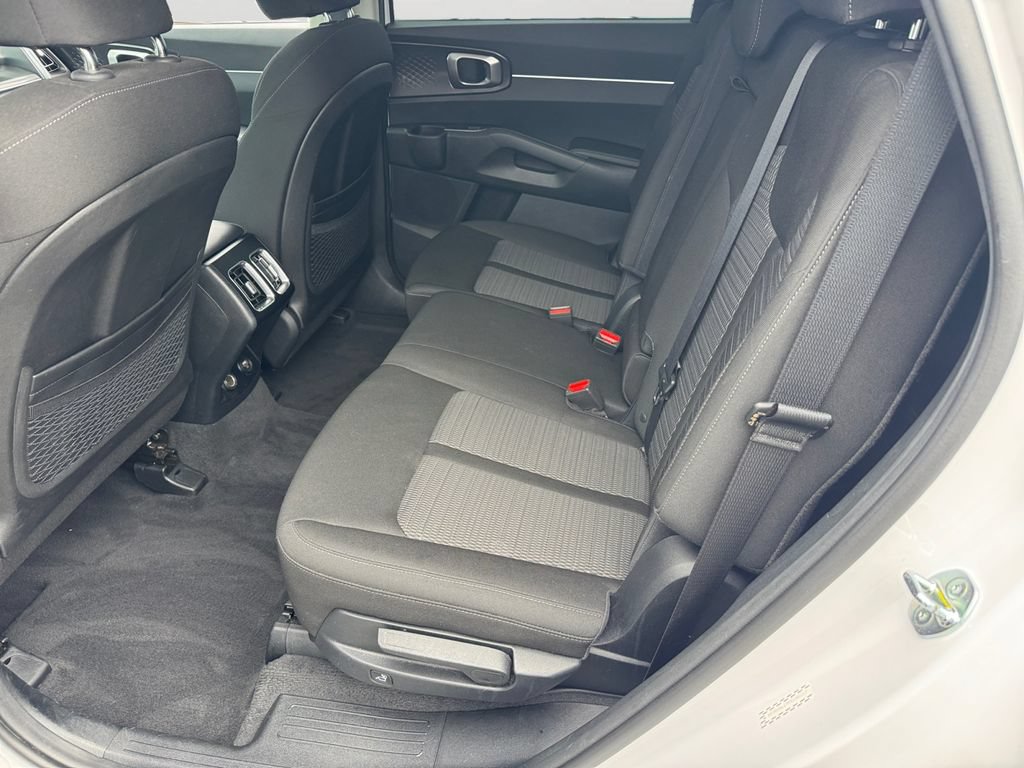 Used 2023 Kia Sorento LX AWD/4WD image 10