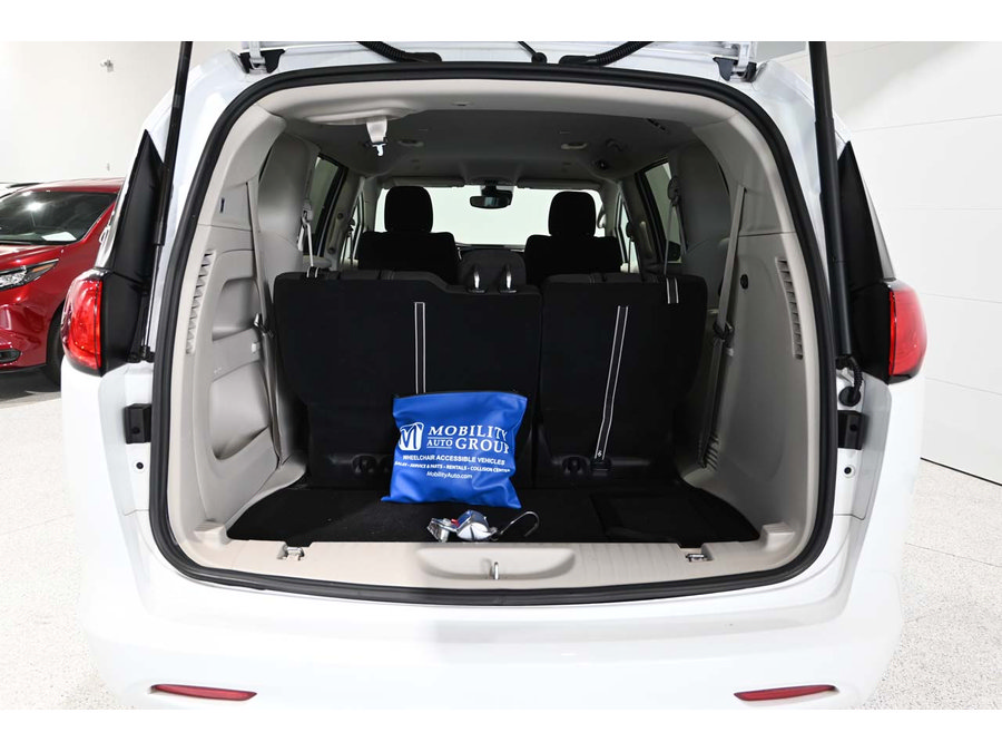 Used 2024 Chrysler Voyager LX FWD image 25