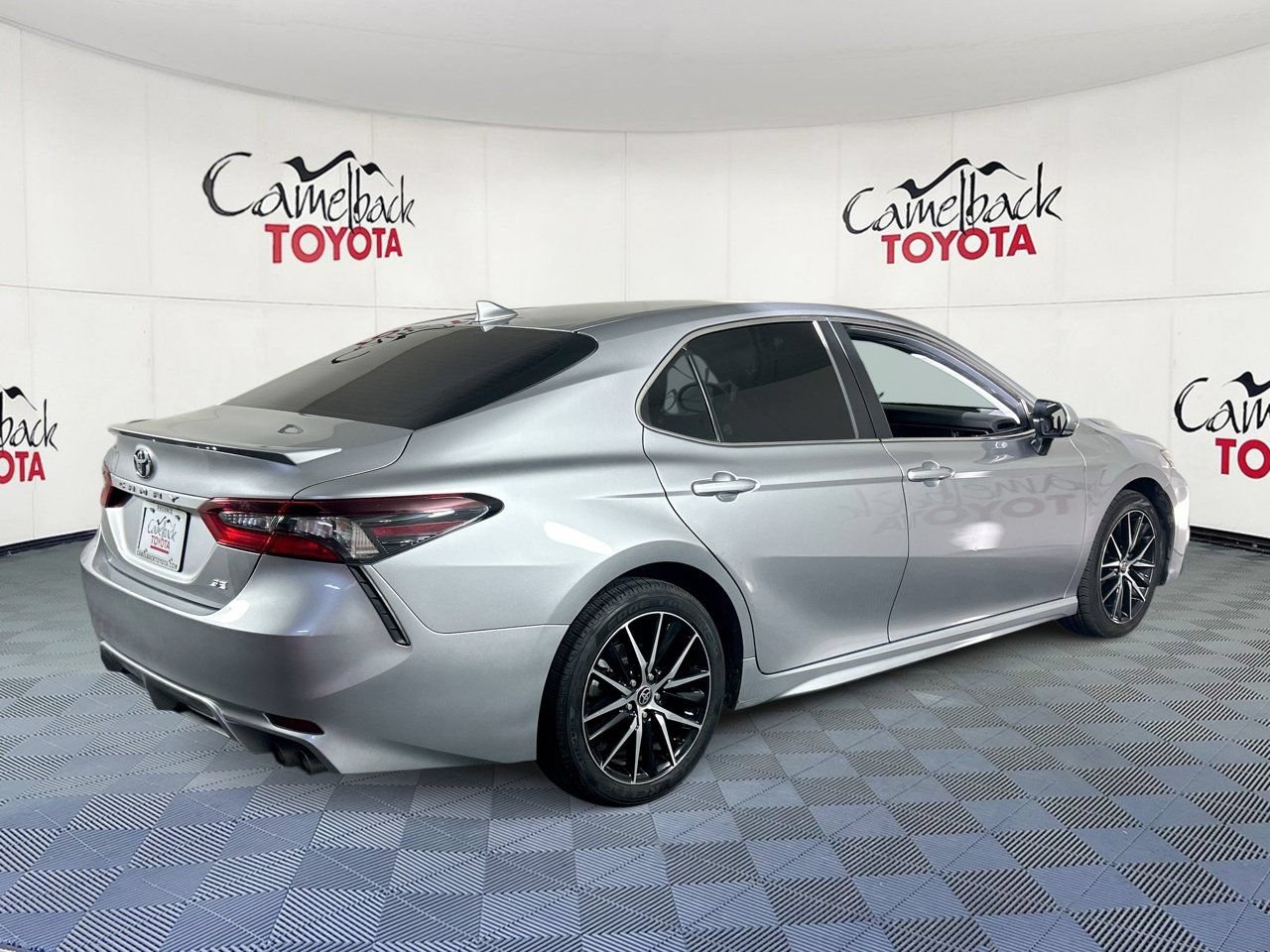Used 2024 Toyota Camry SE FWD image 8