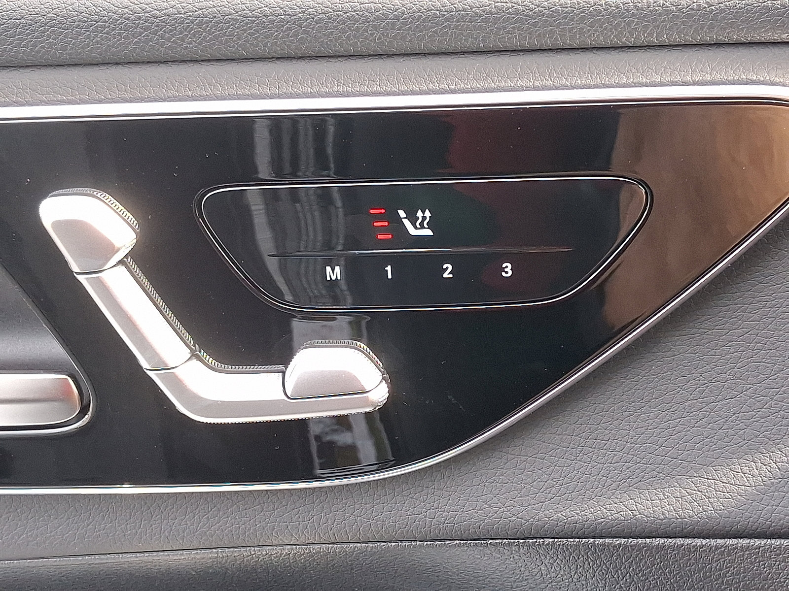 Certified 2025 Mercedes-Benz GLC 300 4MATIC image 23