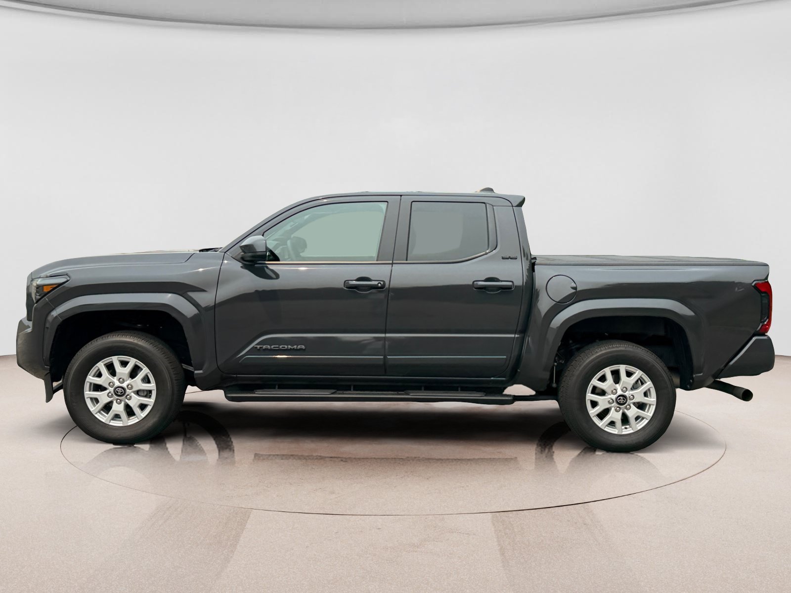 Used 2025 Toyota Tacoma SR5 w/ SR5 Upgrade Package AWD/4WD image 2