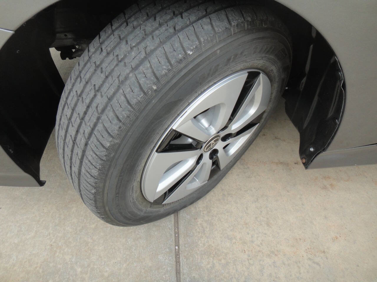 Used 2017 Toyota Prius Four Touring image 25