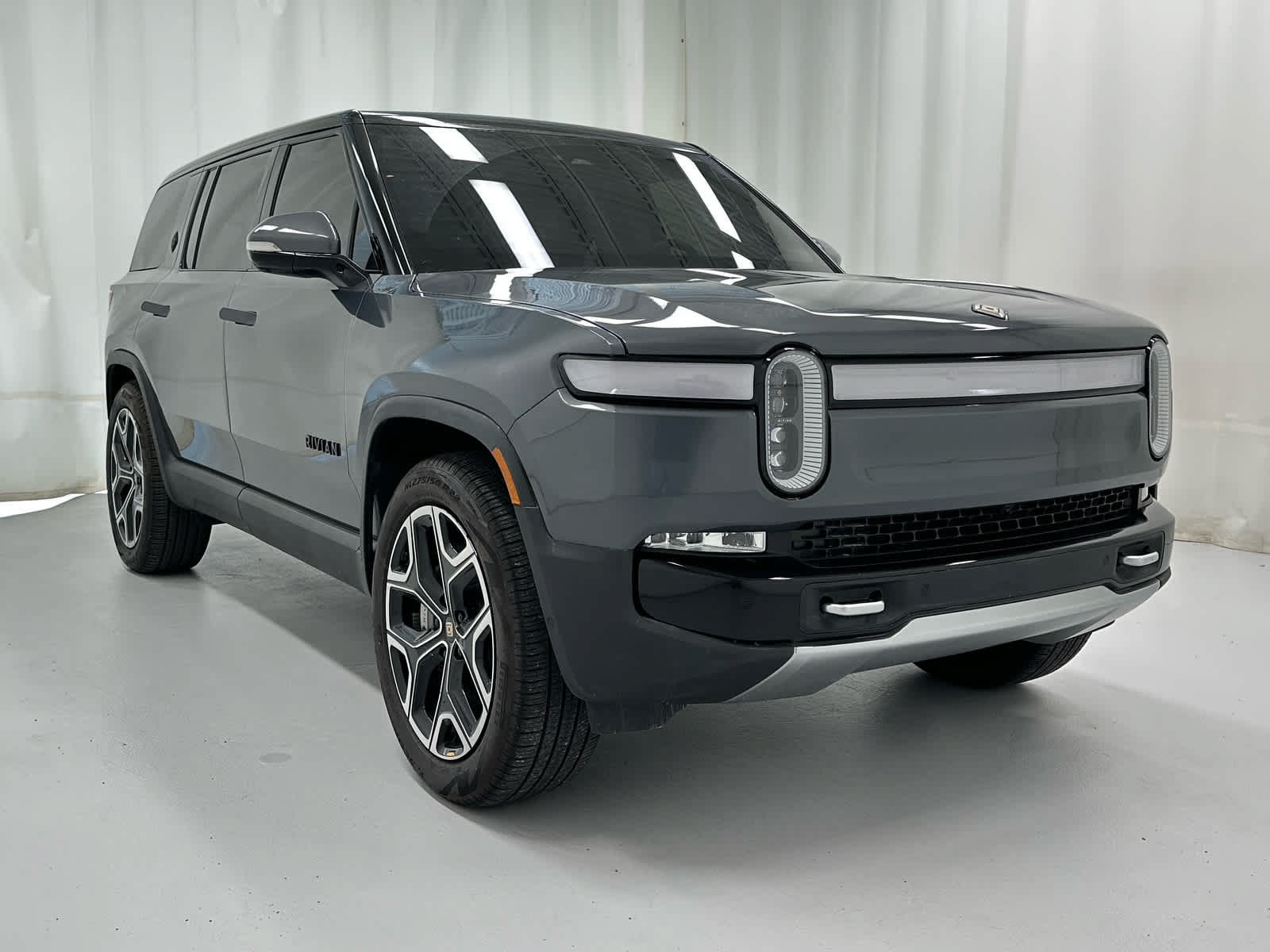 Used 2024 Rivian R1S Adventure Dual AWD/4WD image 2