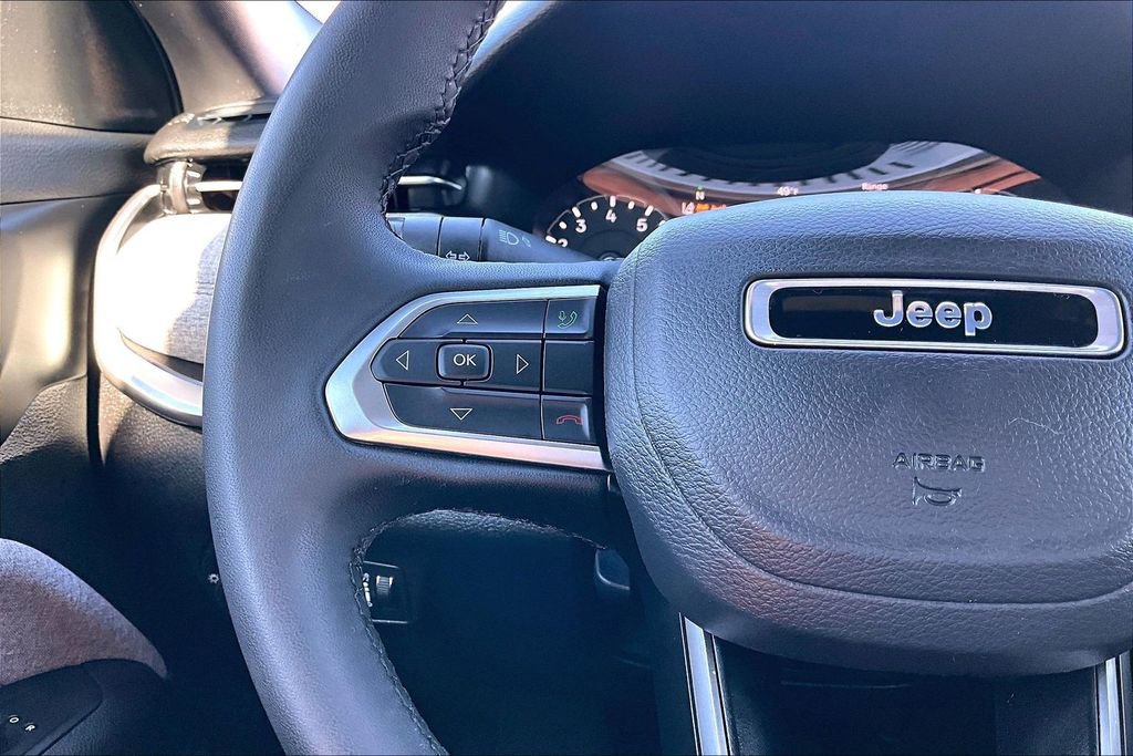 Used 2024 Jeep Compass Latitude image 18