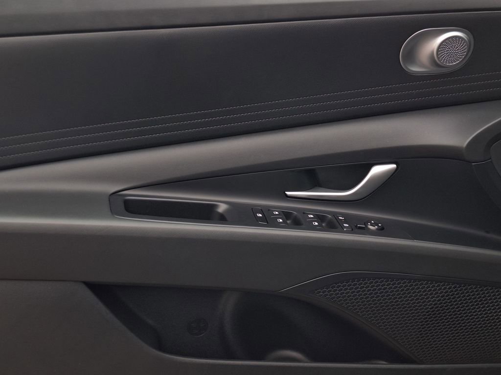 Used 2024 Hyundai Elantra SEL image 9