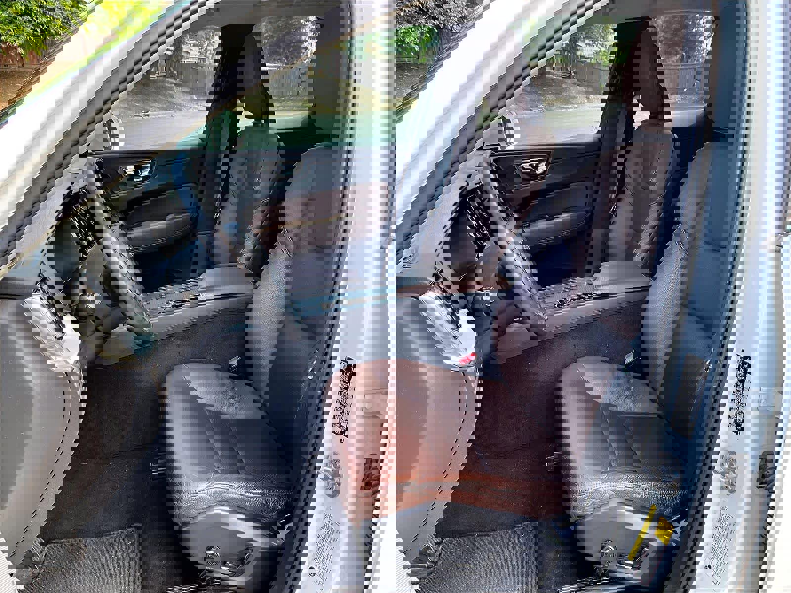 Used 2018 Volvo XC60 T6 Momentum w/ Convenience Package AWD/4WD image 4