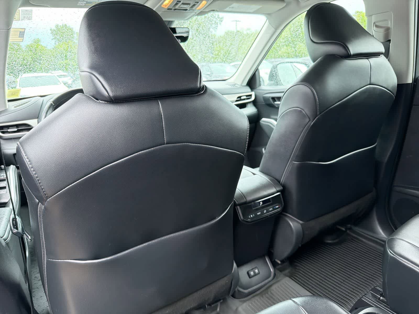 Used 2021 Toyota Highlander XLE AWD/4WD image 19