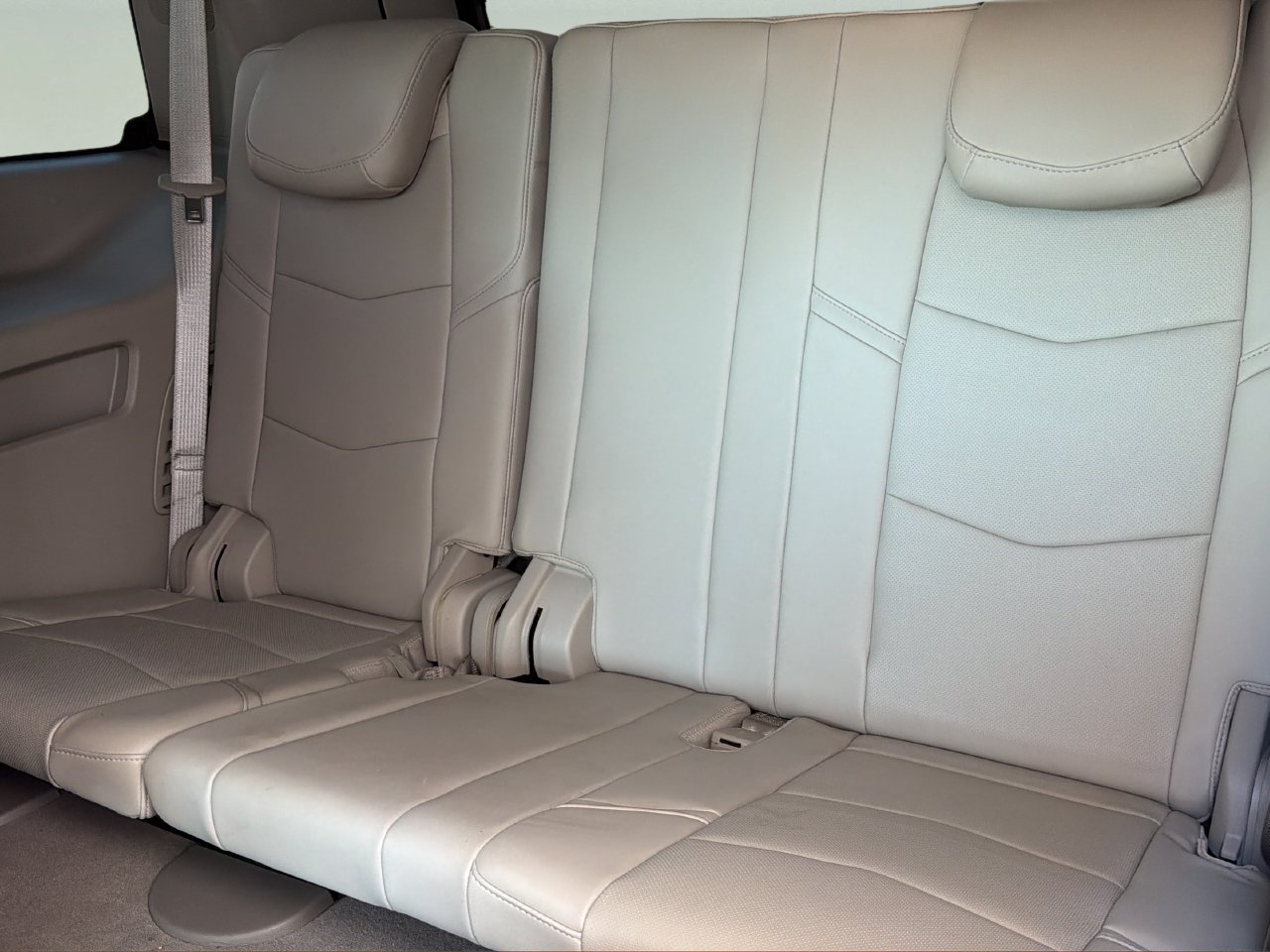 Used 2017 Cadillac Escalade Premium Luxury RWD image 11