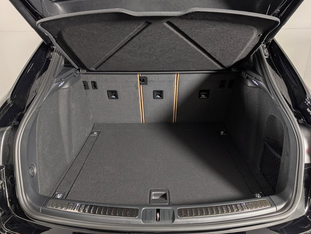 New 2026 Porsche Macan AWD/4WD image 17