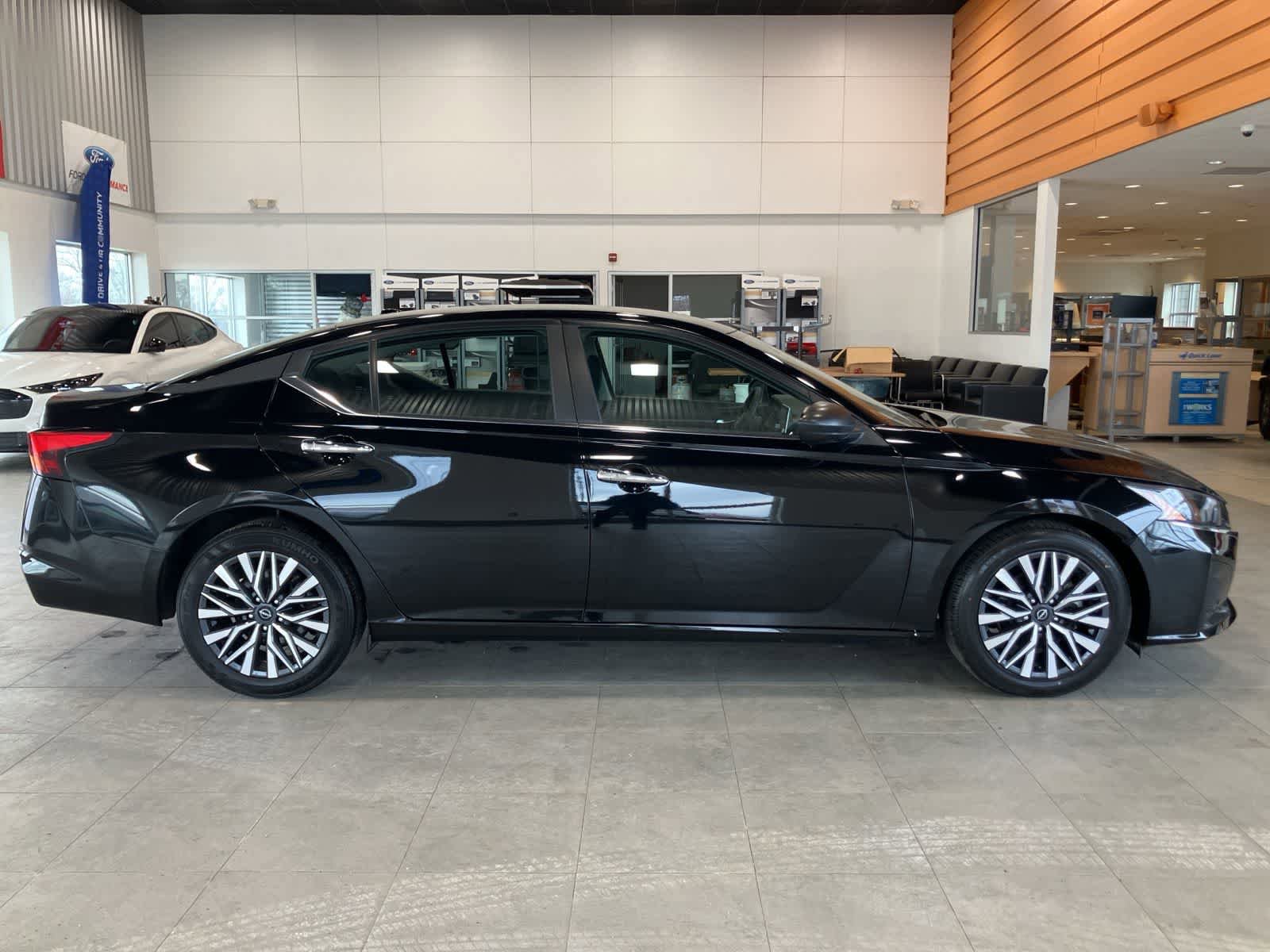 Used 2025 Nissan Altima 2.5 SV image 4