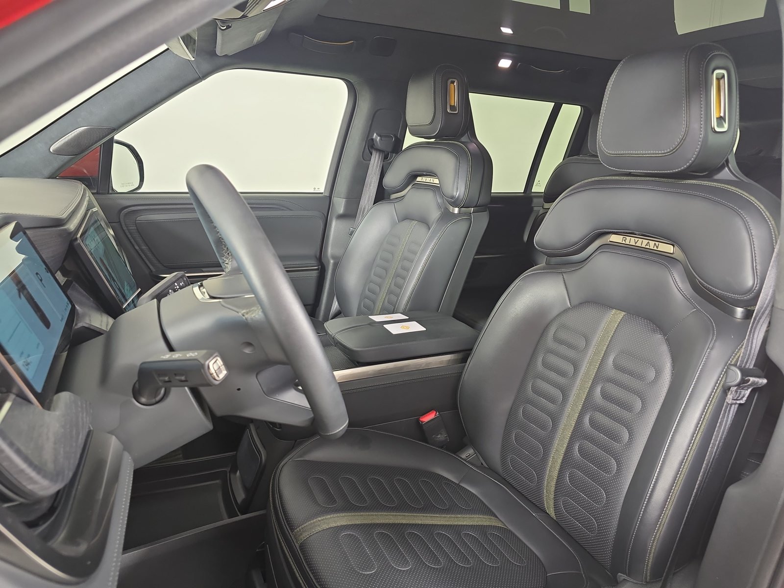 Used 2024 Rivian R1S Adventure Dual AWD/4WD image 20