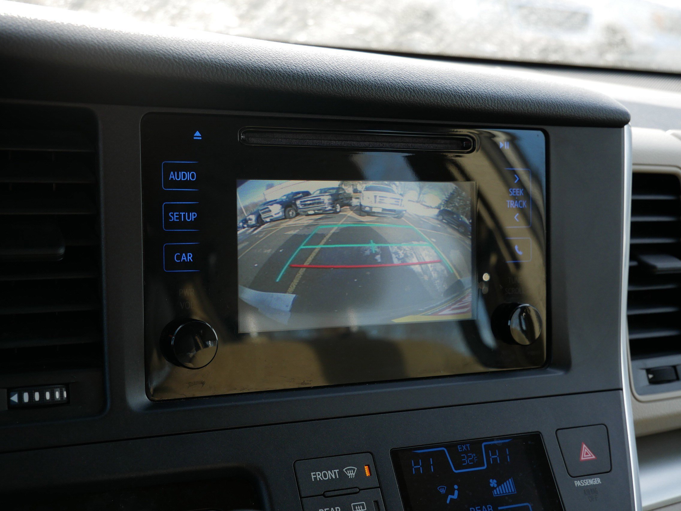 Used 2015 Toyota Sienna L image 28