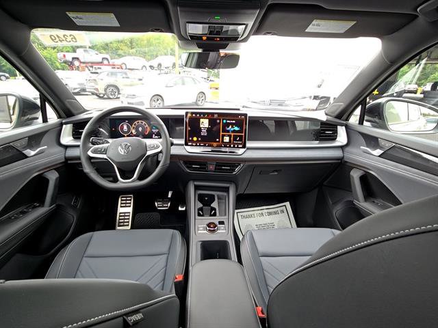 New 2025 Volkswagen Tiguan SE R-Line image 8