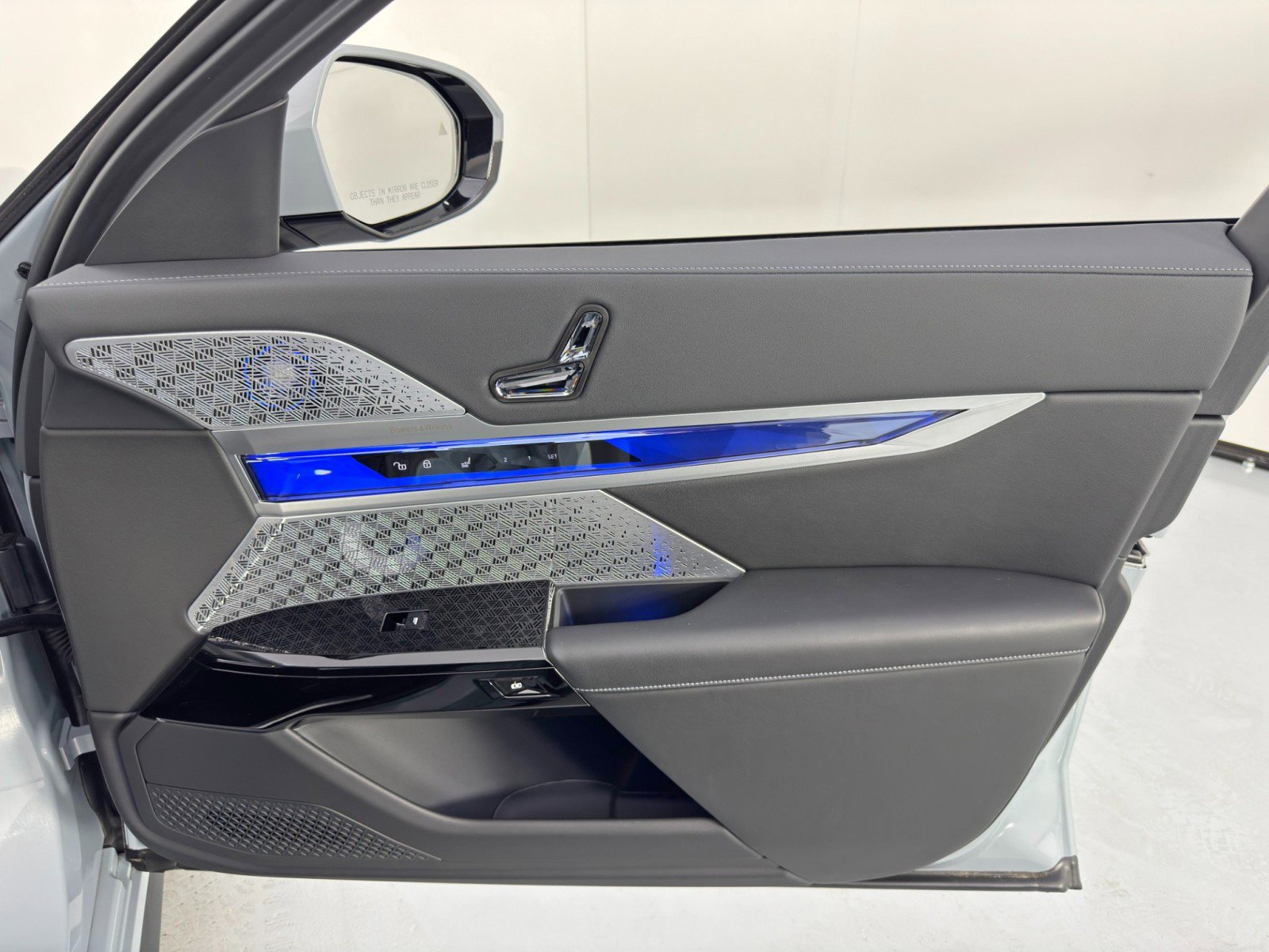 Used 2023 BMW i7 xDrive60 w/ Executive Package 2 image 59