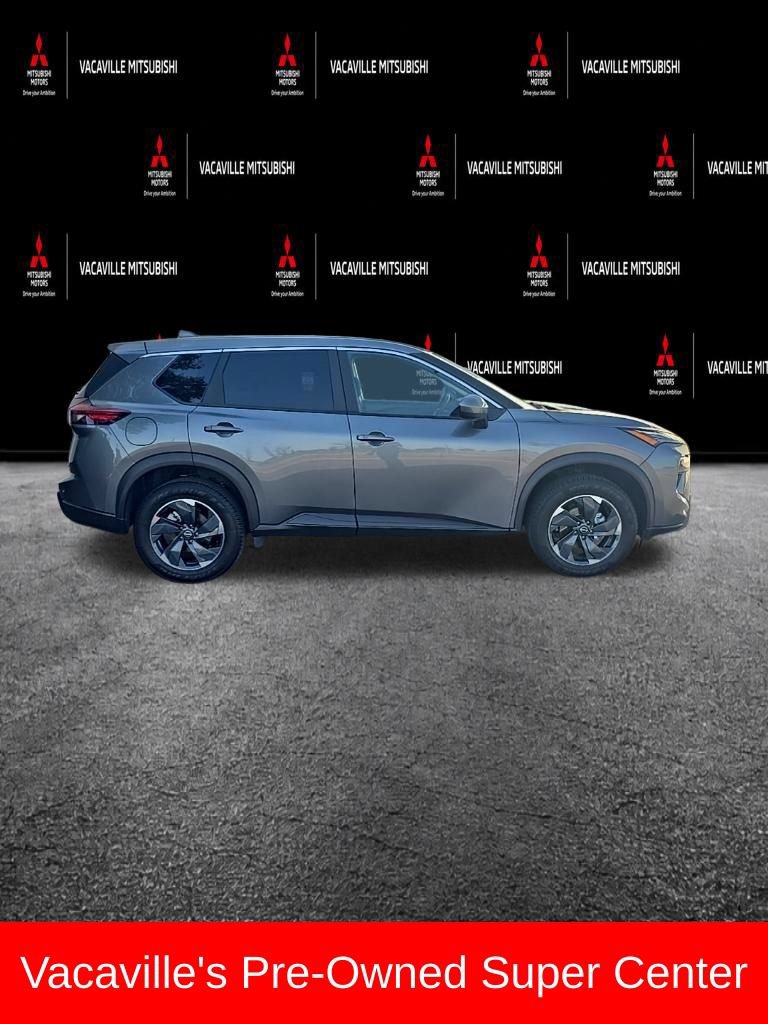 Used 2024 Nissan Rogue SV AWD/4WD image 2