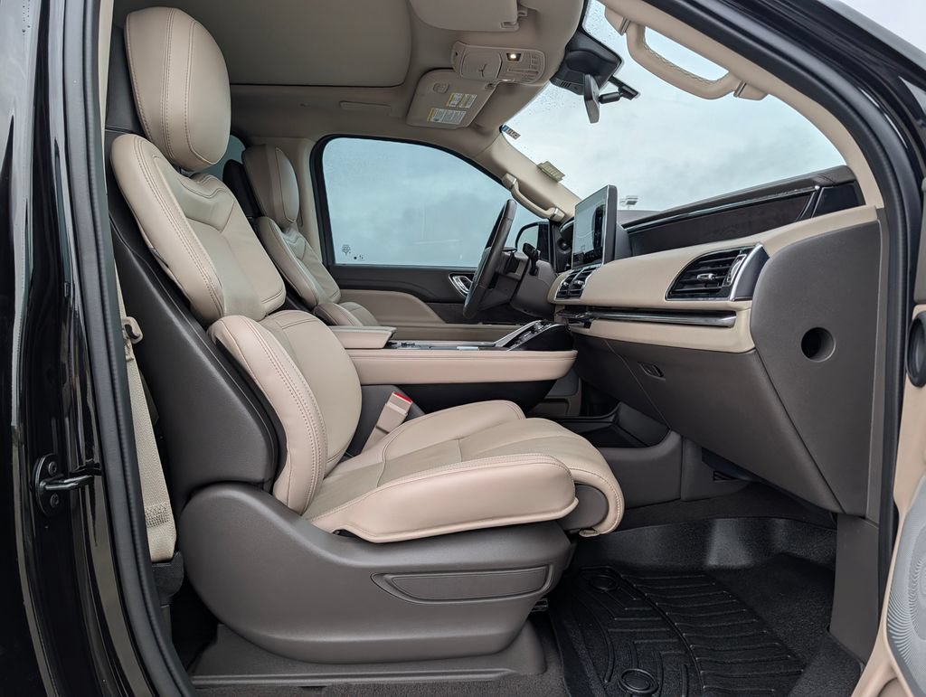 Used 2024 Lincoln Navigator L Reserve AWD/4WD image 12