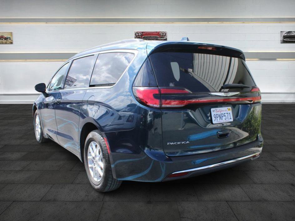 Used 2022 Chrysler Pacifica Touring-L image 5