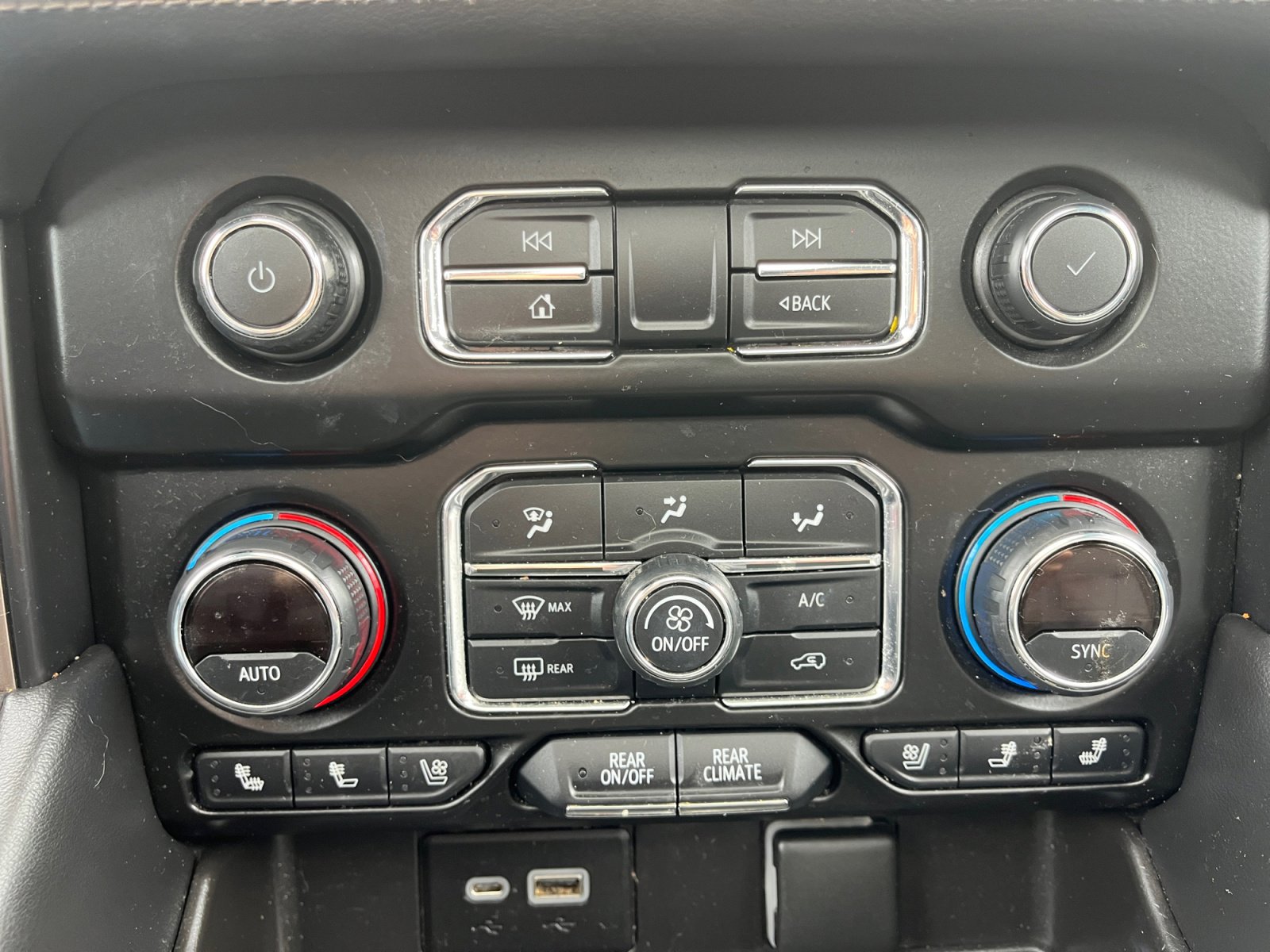 Used 2021 Chevrolet Suburban High Country AWD/4WD image 15
