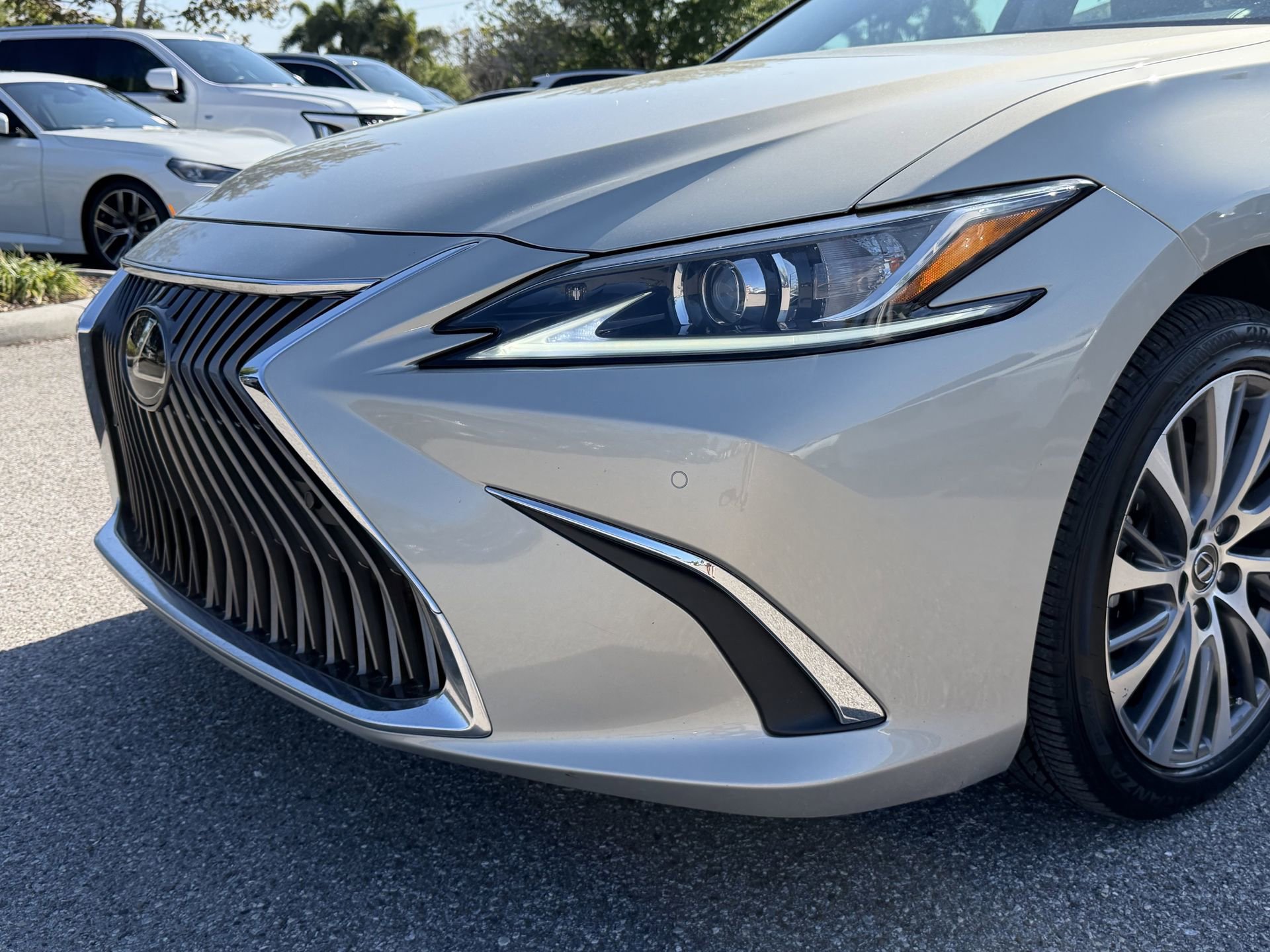 Used 2019 Lexus ES 350 w/ Premium Package image 10