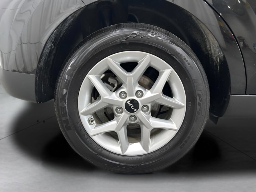 Used 2025 Kia Soul LX w/ LX Technology Package FWD image 24