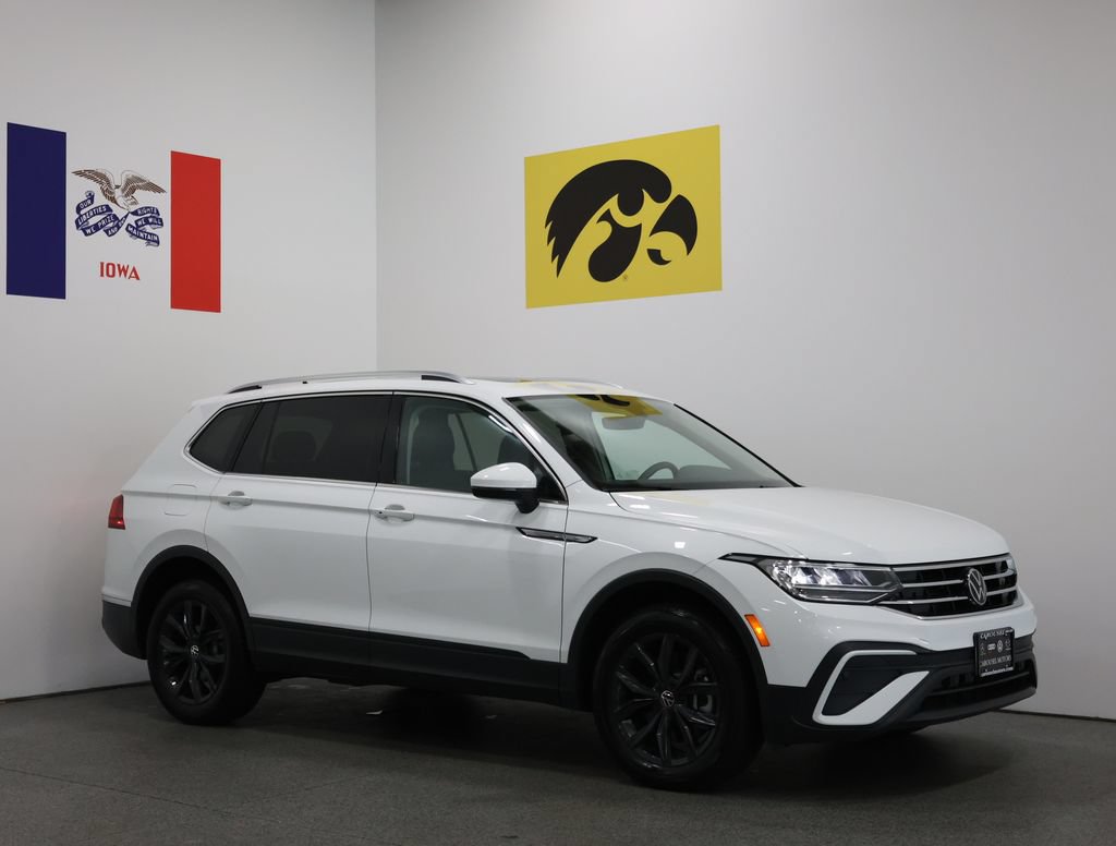 Used 2024 Volkswagen Tiguan SE w/ Panoramic Sunroof Package AWD/4WD image 1