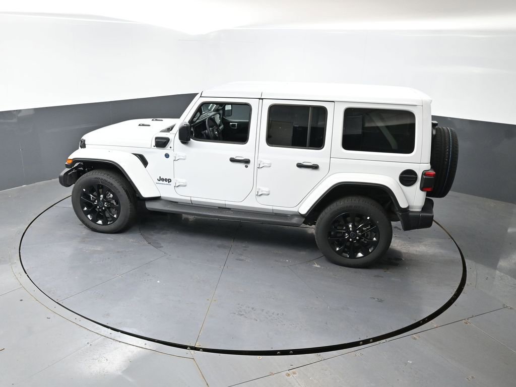 Used 2025 Jeep Wrangler Unlimited Sahara AWD/4WD image 19