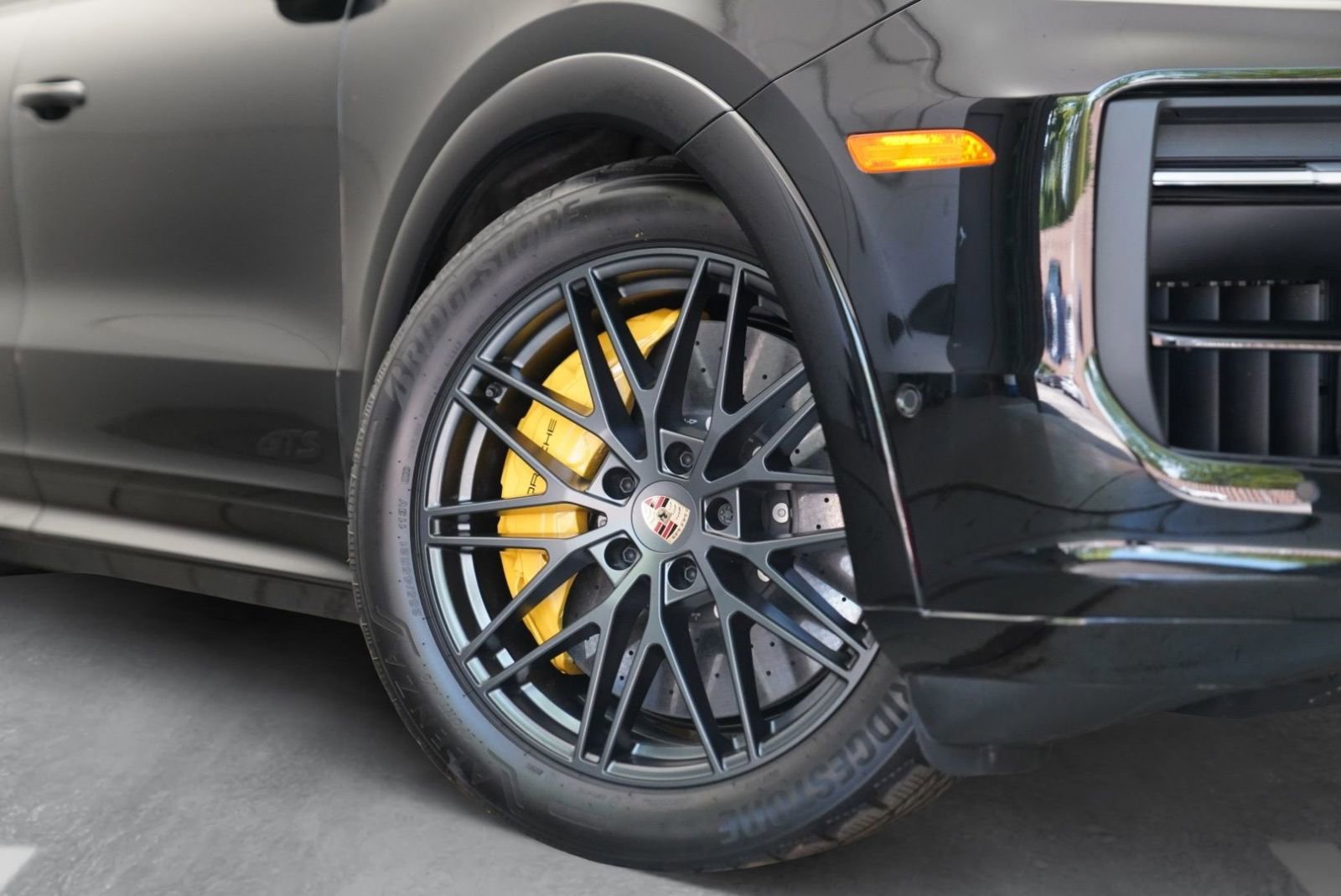 Used 2025 Porsche Cayenne GTS AWD/4WD image 3
