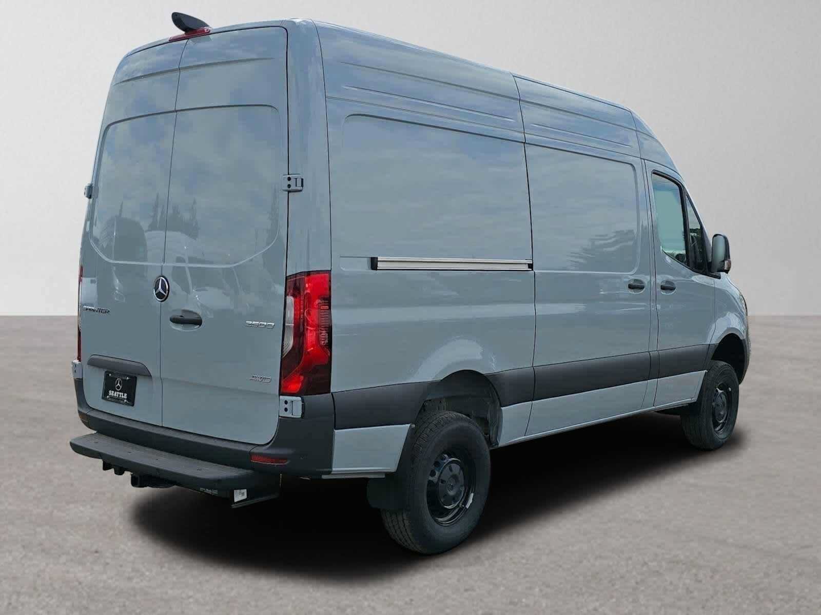Used 2025 Mercedes-Benz Sprinter 2500 image 3
