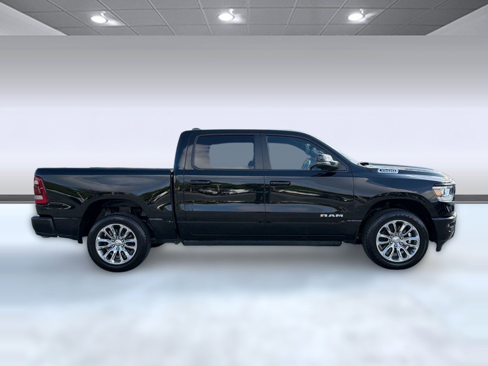 Used 2024 RAM 1500 Laramie AWD/4WD image 7