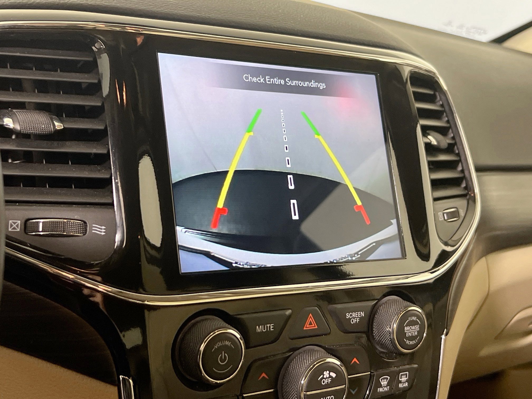 Used 2022 Jeep Grand Cherokee Laredo E w/ Security & Convenience Group image 14