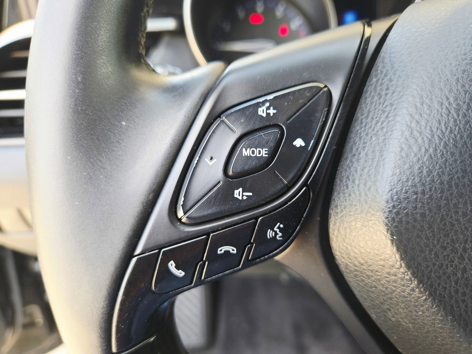 Used 2018 Toyota C-HR XLE image 11