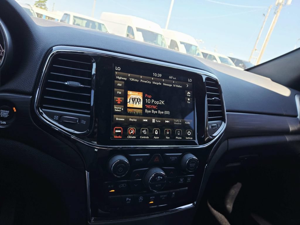 Certified 2021 Jeep Grand Cherokee Laredo X AWD/4WD image 22
