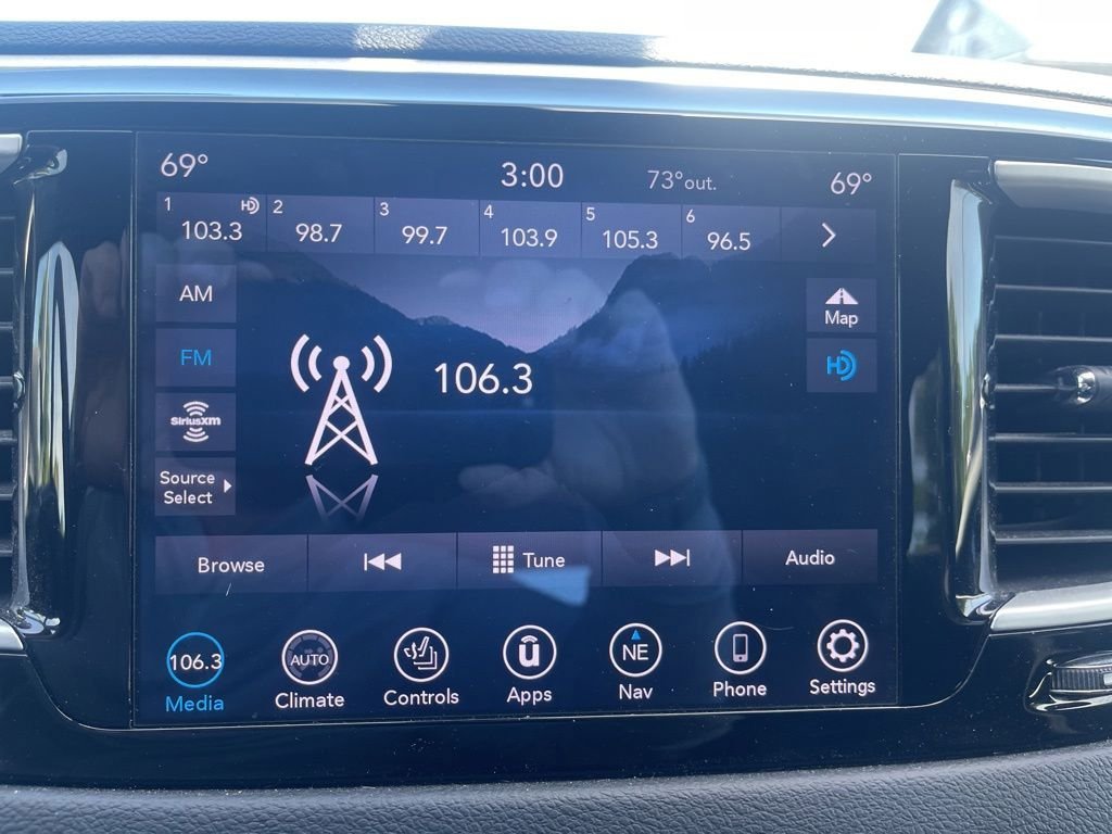 Used 2020 Chrysler Pacifica Touring-L w/ Premium Audio Group AWD/4WD image 20