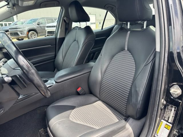 Used 2019 Toyota Camry SE FWD image 13