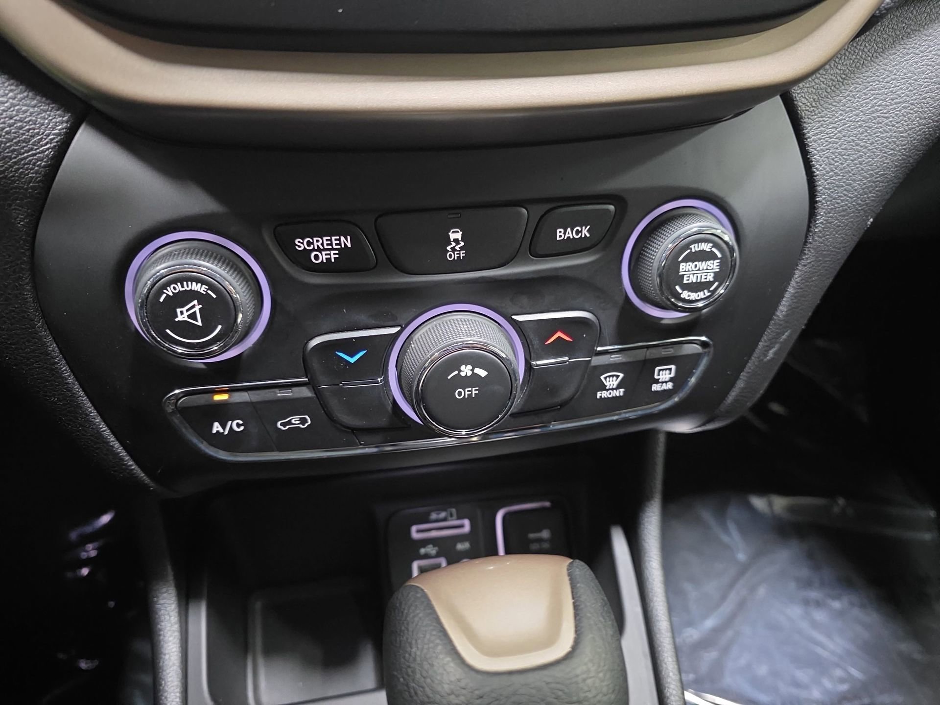 Used 2017 Jeep Cherokee Latitude w/ Cold Weather Group image 23