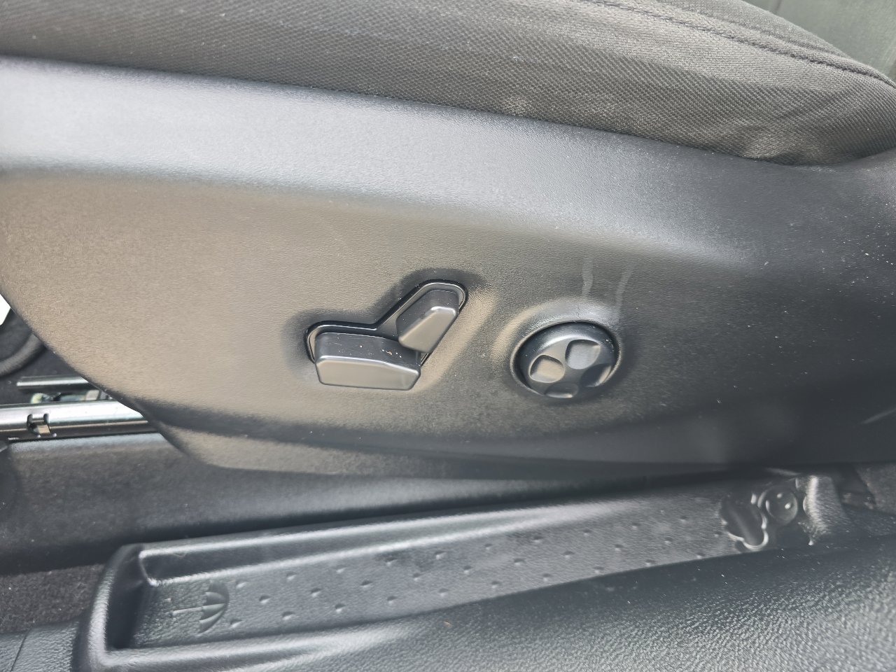 Used 2023 Chrysler Pacifica Touring w/ S Appearance Package image 19