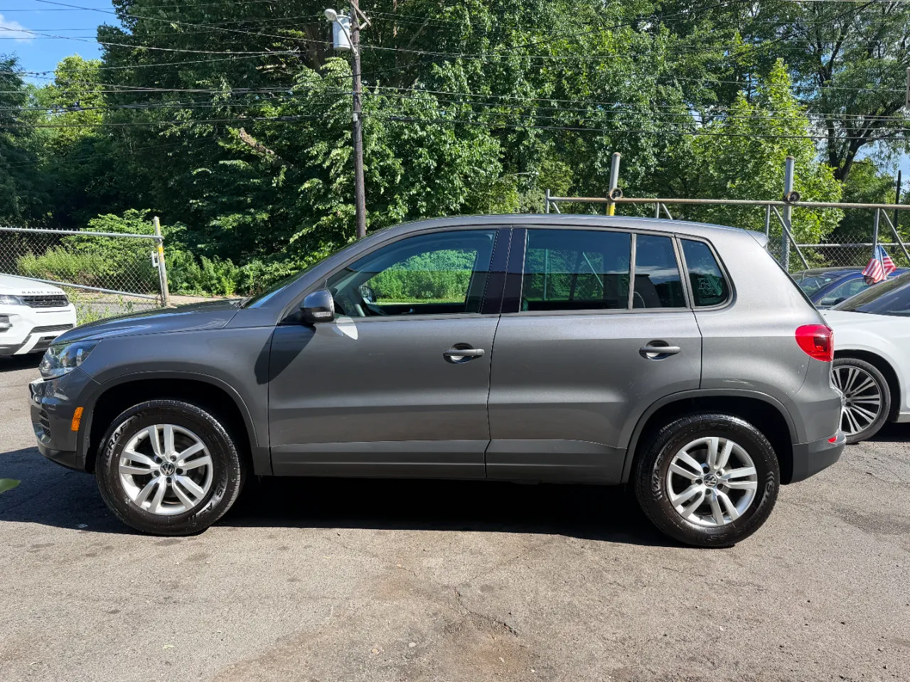 Used 2012 Volkswagen Tiguan LE FWD image 6