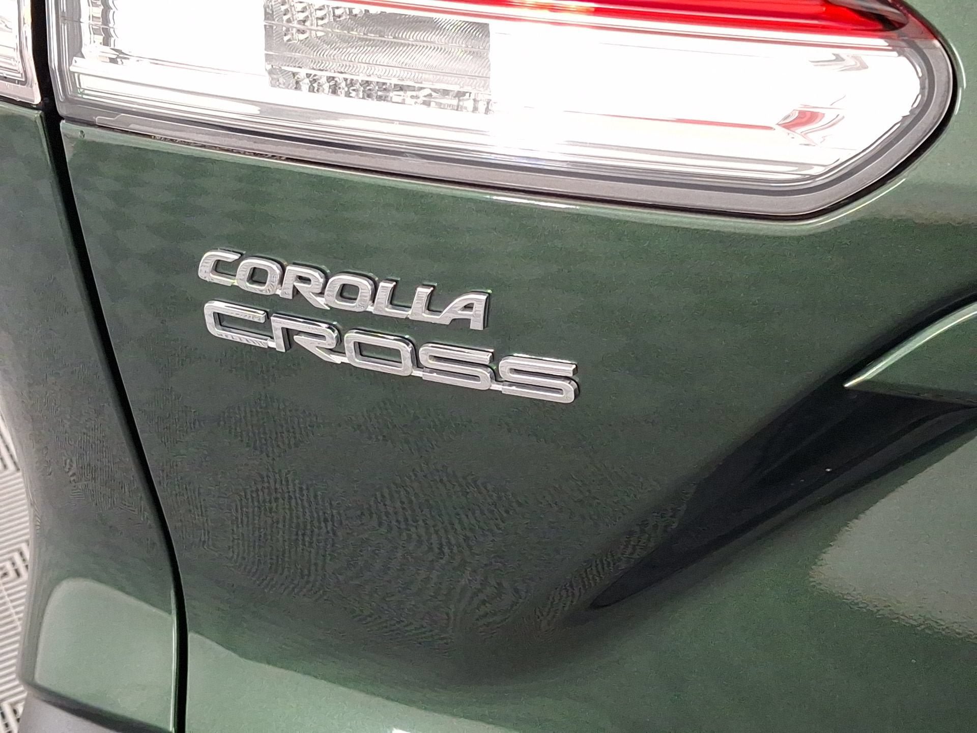 Used 2023 Toyota Corolla Cross LE AWD/4WD image 23