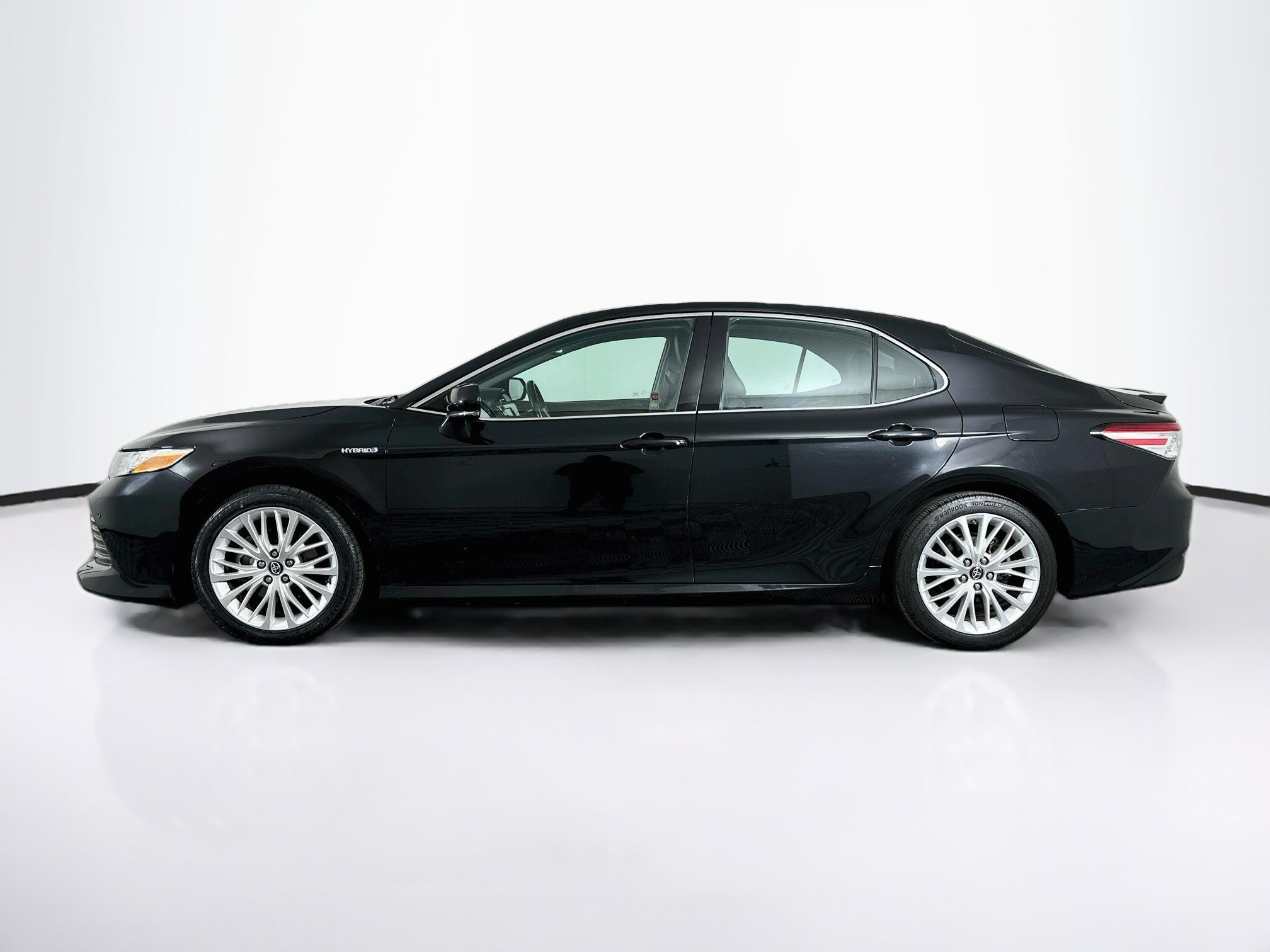 Used 2018 Toyota Camry XLE FWD image 4