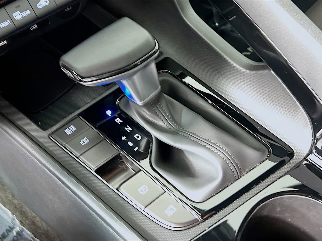Certified 2025 Hyundai Elantra SEL image 17