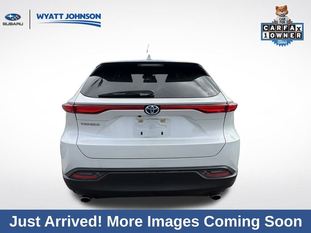 Used 2023 Toyota Venza LE image 8