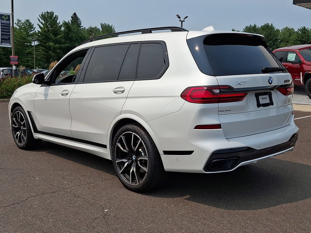 Used 2022 BMW X7 xDrive40i w/ M Sport Package AWD/4WD image 4