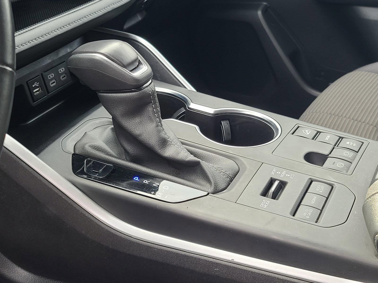 Used 2024 Toyota Highlander LE image 9