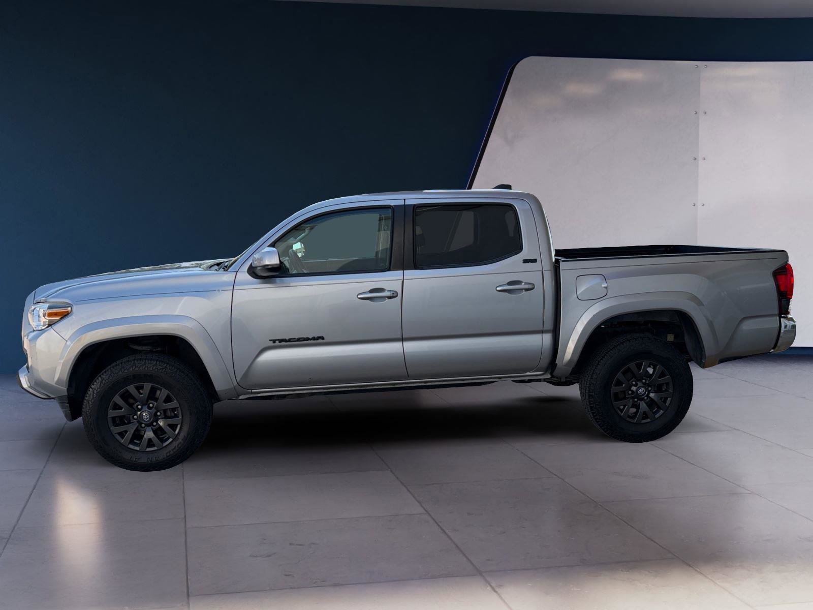 Used 2020 Toyota Tacoma SR5 w/ SR5 Appearance Package (SM) image 2