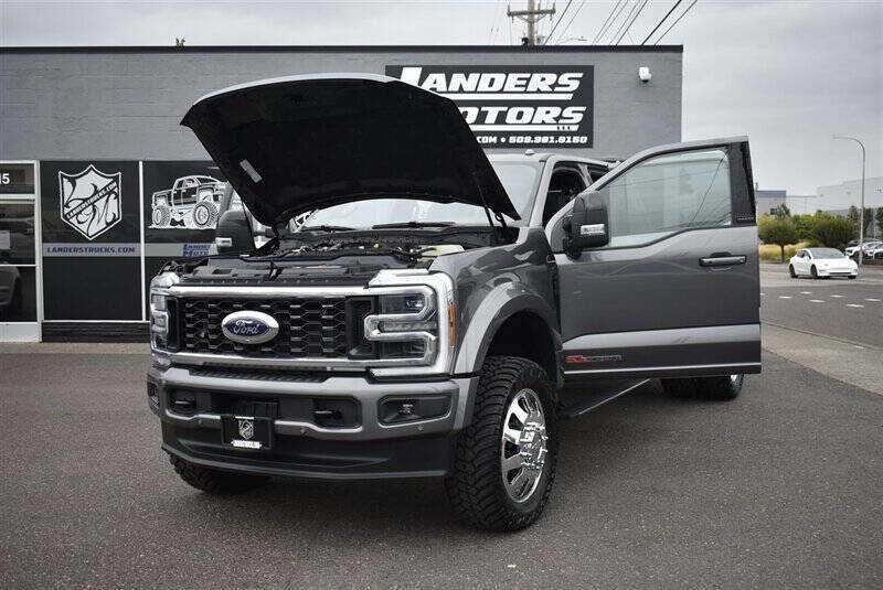 Used 2025 Ford F450 Platinum w/ FX4 Off-Road Package image 34