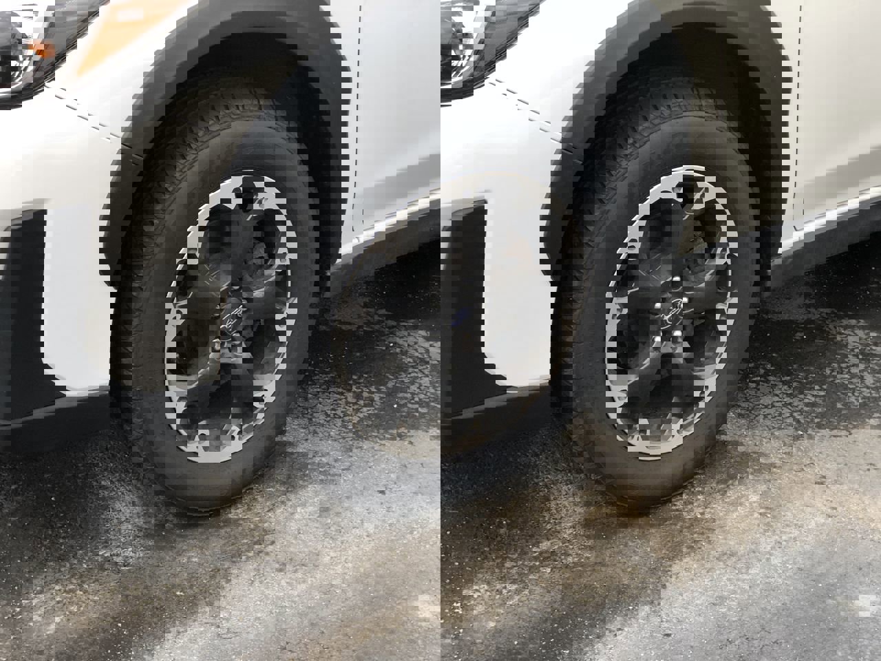 Used 2022 Subaru Crosstrek 2.0i Premium w/ Moonroof Package image 2