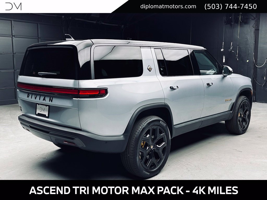 Used 2025 Rivian R1S Premium Dual AWD/4WD image 8